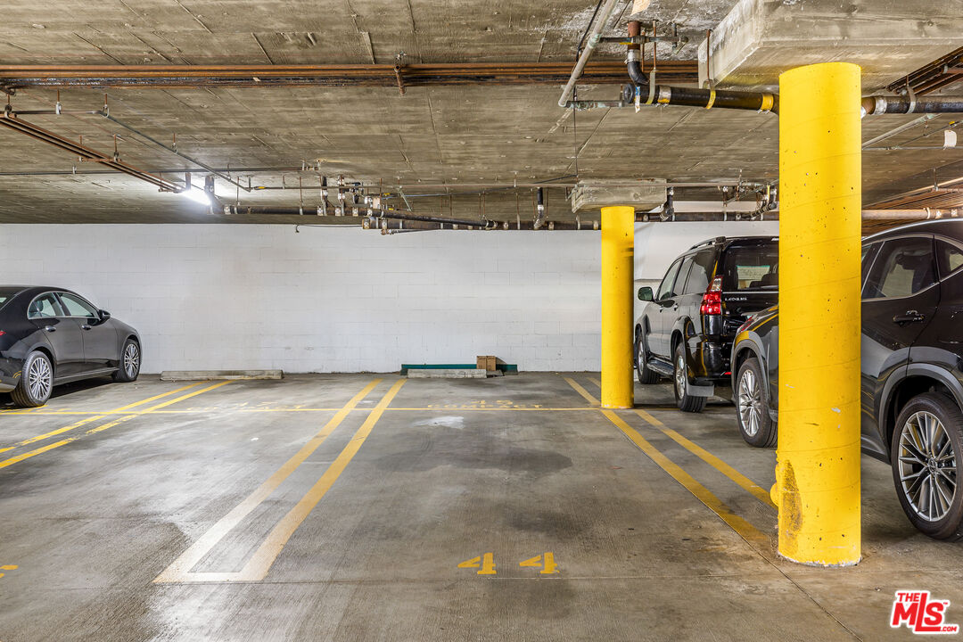 1633 S Bentley Ave Unit: 306