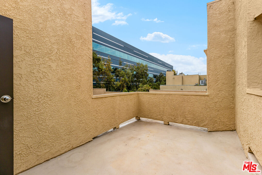 1633 S Bentley Ave Unit: 306