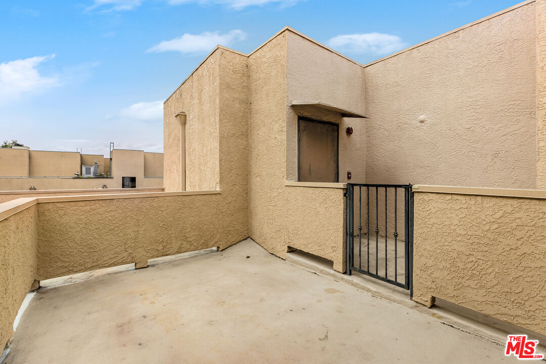 1633 S Bentley Ave Unit: 306