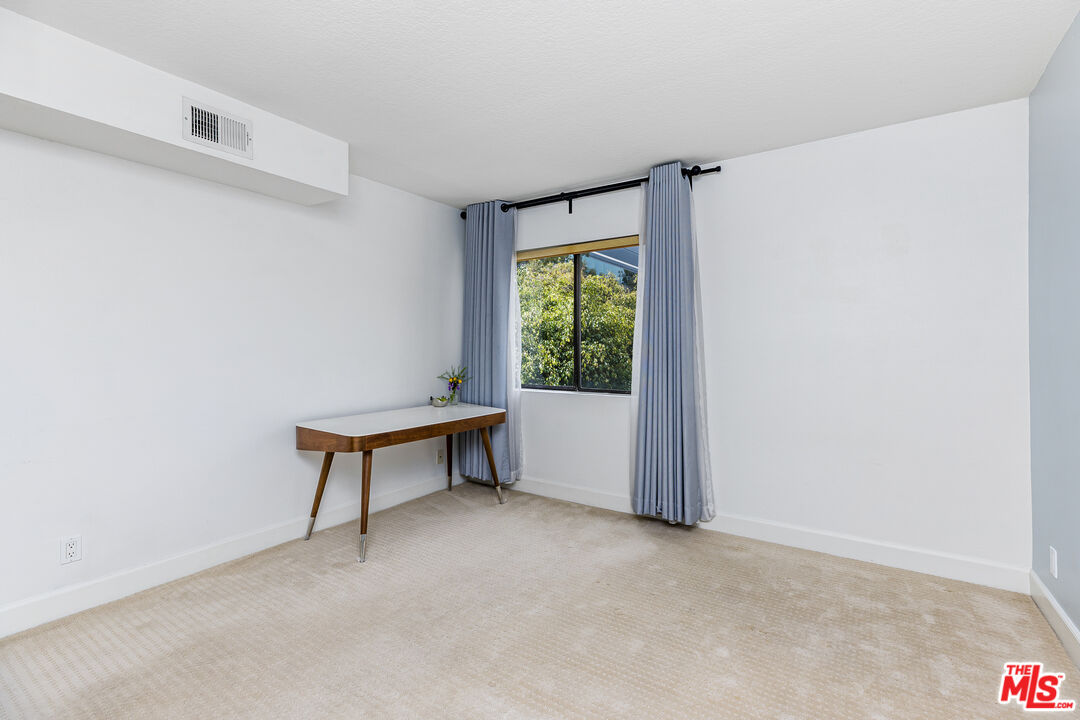 1633 S Bentley Ave Unit: 306