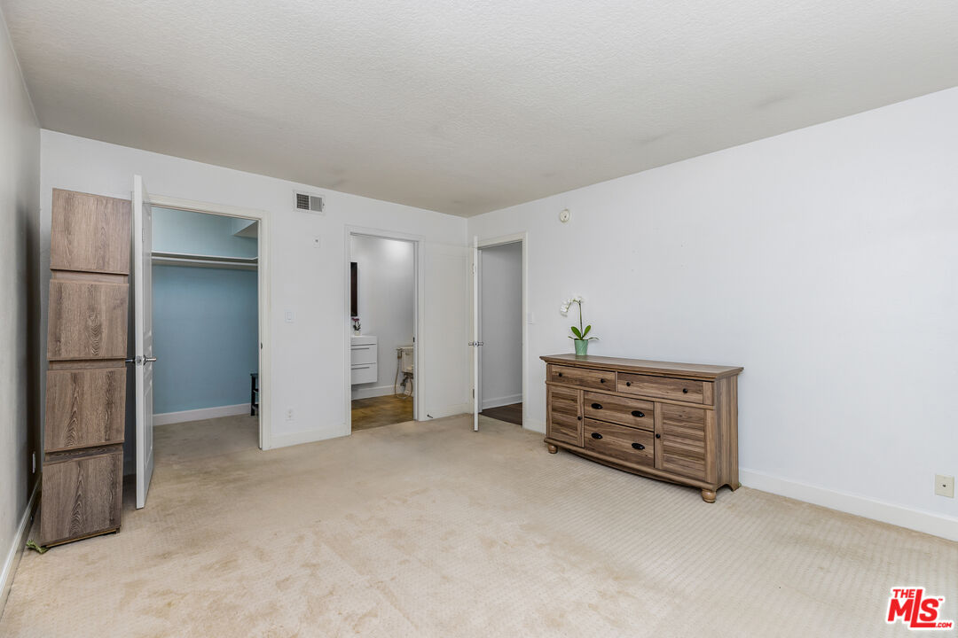 1633 S Bentley Ave Unit: 306