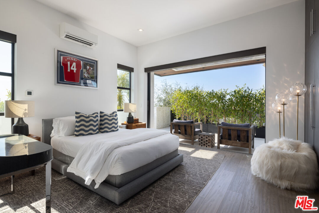 stunning contemporary home