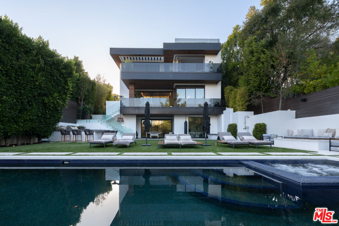 stunning contemporary home