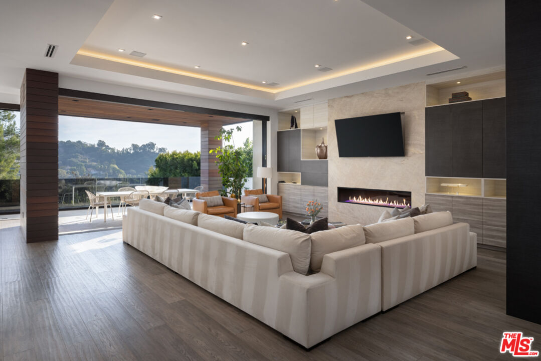 stunning contemporary home