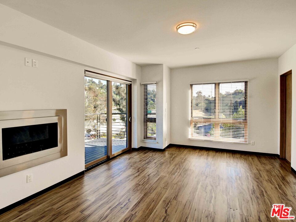 Modern and stylish with dramatic high ceilings