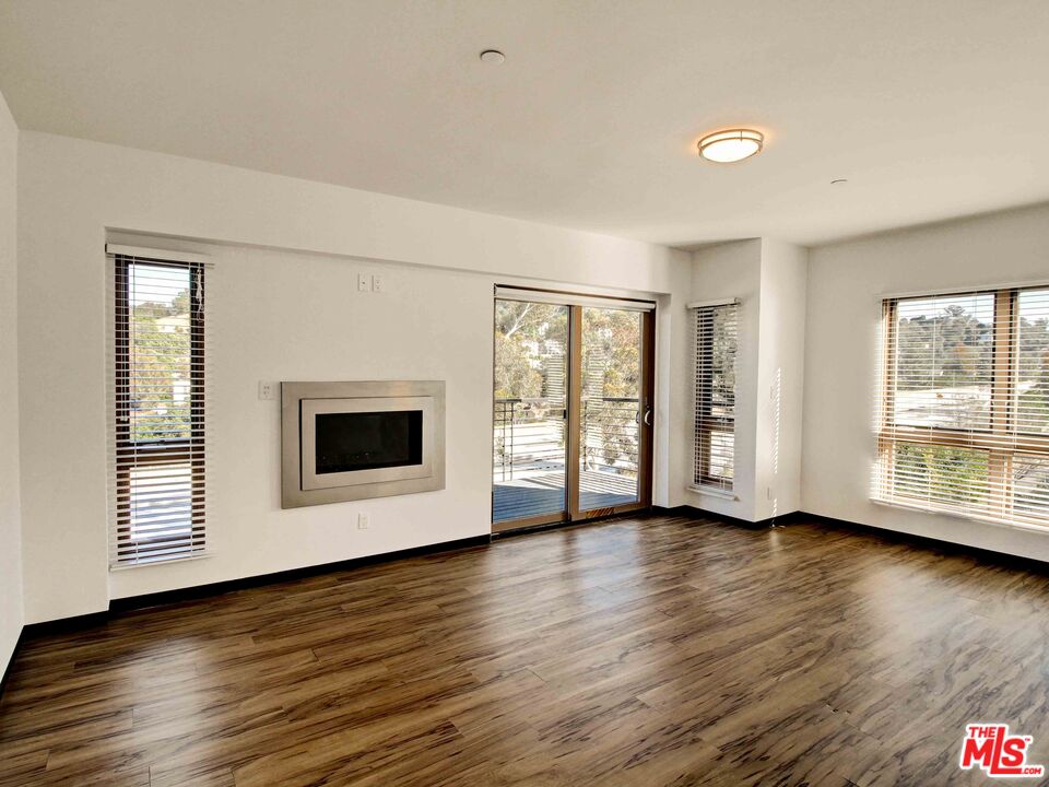 Modern and stylish with dramatic high ceilings