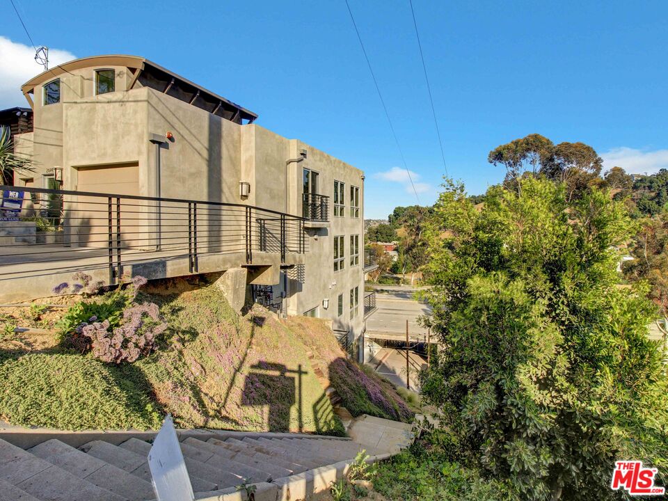 Modern and stylish with dramatic high ceilings