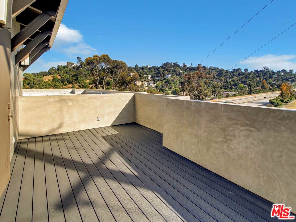 Modern and stylish with dramatic high ceilings