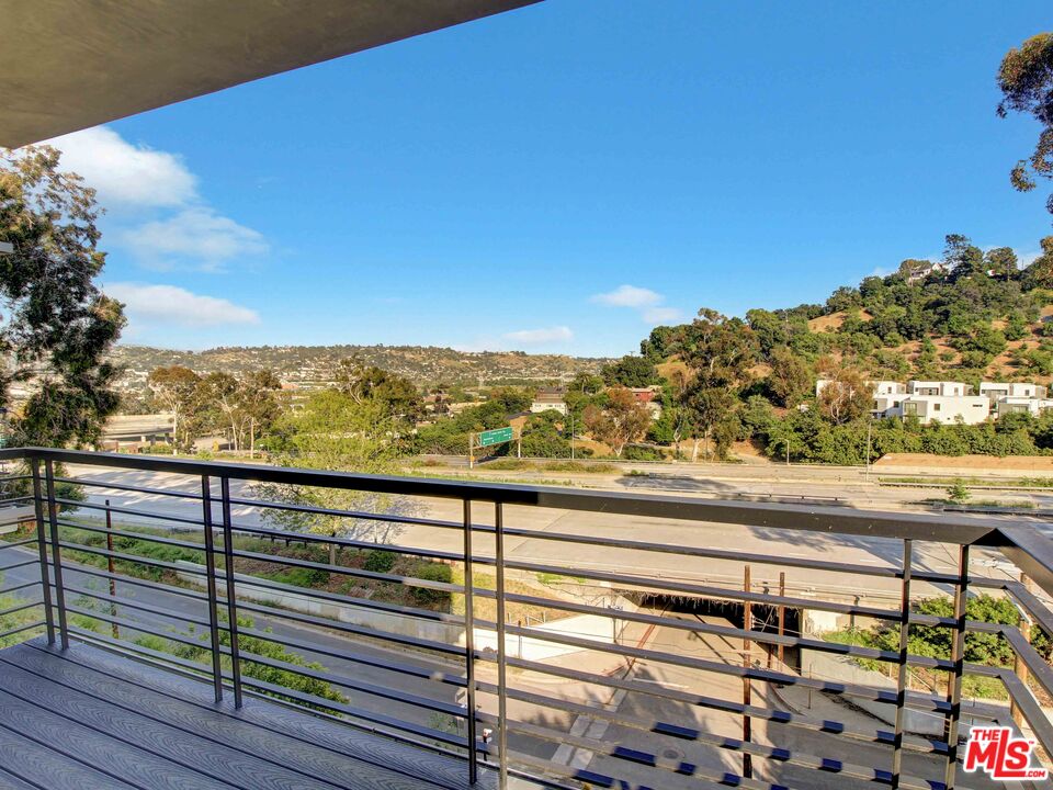 Modern and stylish with dramatic high ceilings