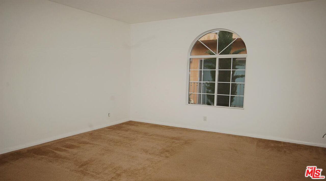 5248 SATSUMA AVE Unit: 2