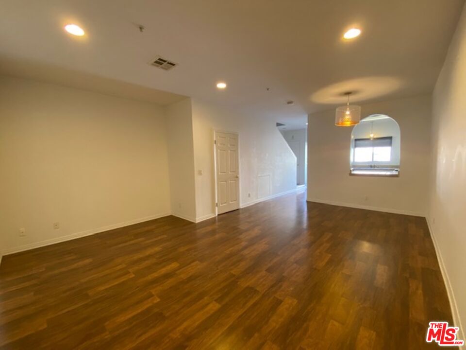 5248 SATSUMA AVE Unit: 2