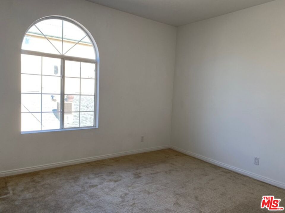 5248 SATSUMA AVE Unit: 2