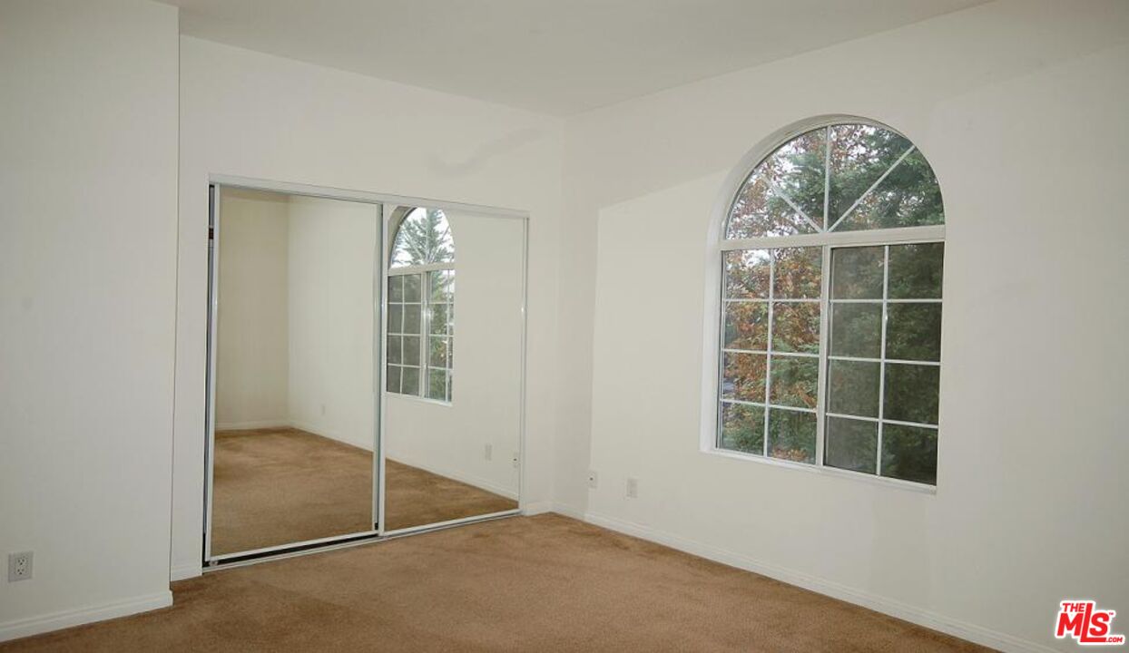 5248 SATSUMA AVE Unit: 2