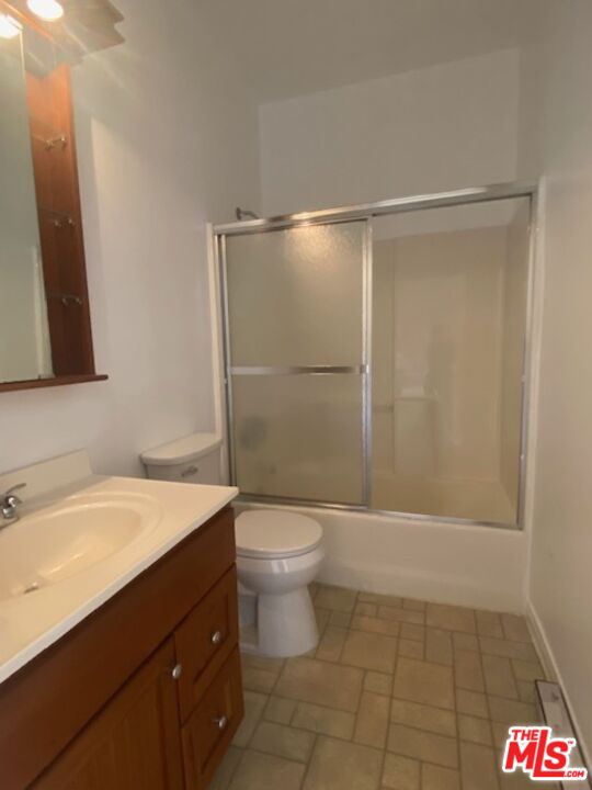 Beautifully maintained with arched windows