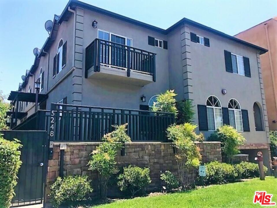 5248 SATSUMA AVE Unit: 3