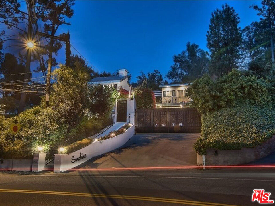 7475 Mulholland Dr