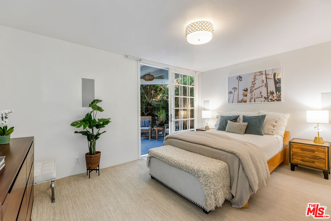 1714 Sunset Plaza Dr