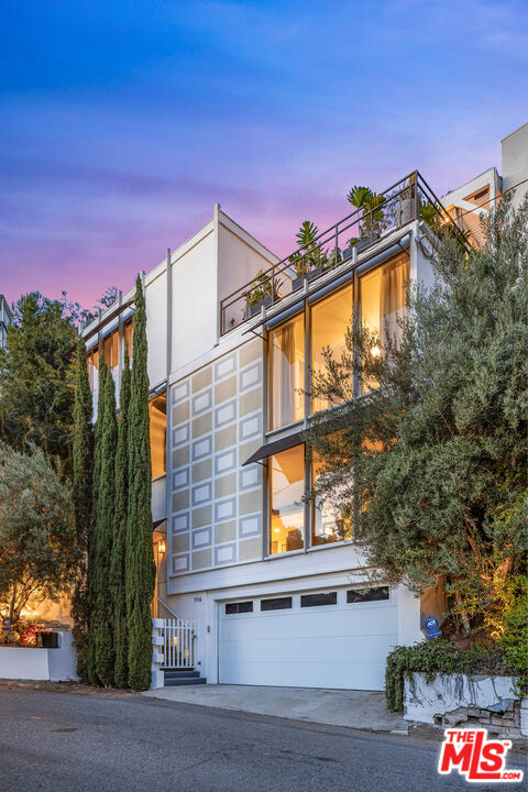 1714 Sunset Plaza Dr