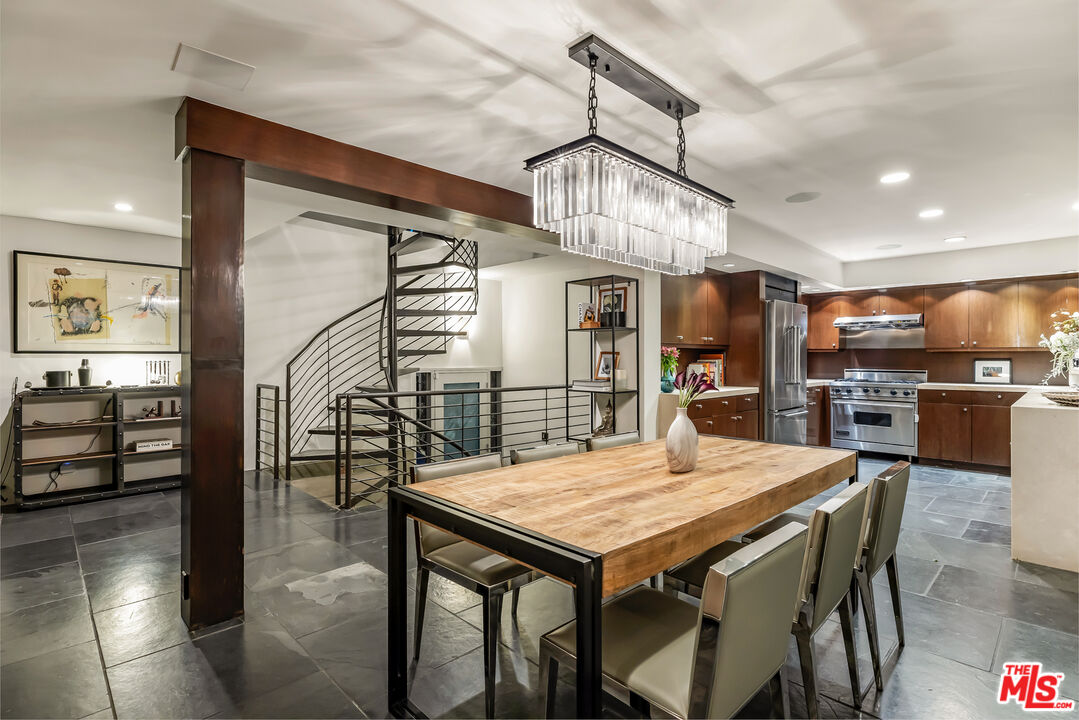 1714 Sunset Plaza Dr