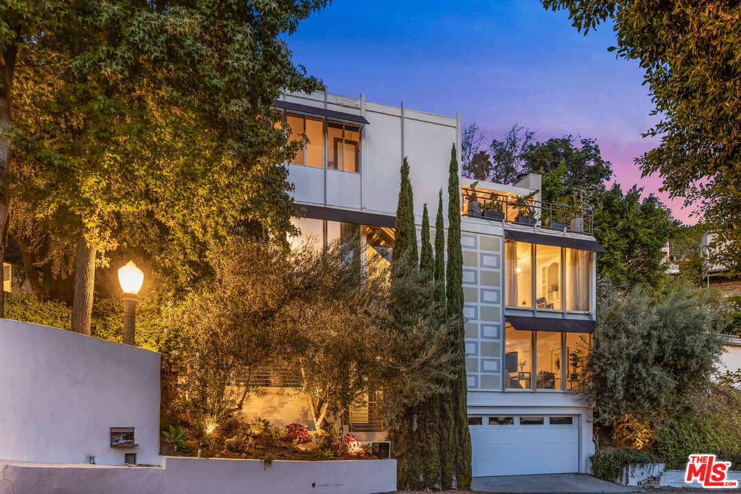 1714 Sunset Plaza Dr