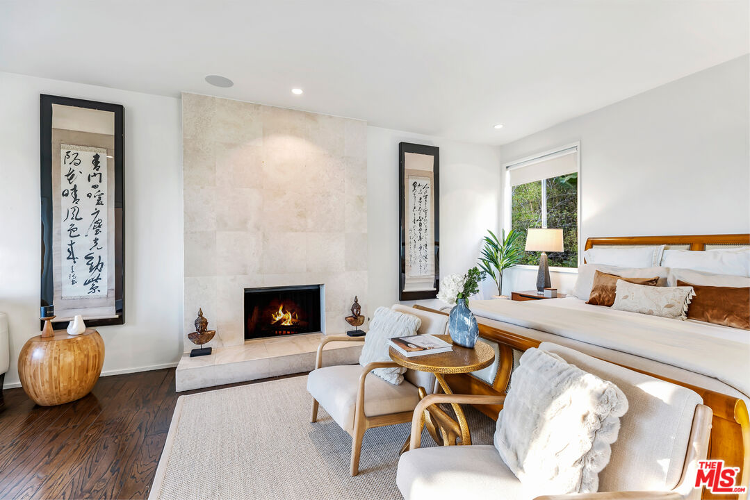 1714 Sunset Plaza Dr