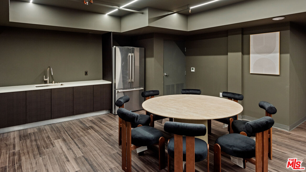 505 S Barrington Ave Unit: 303