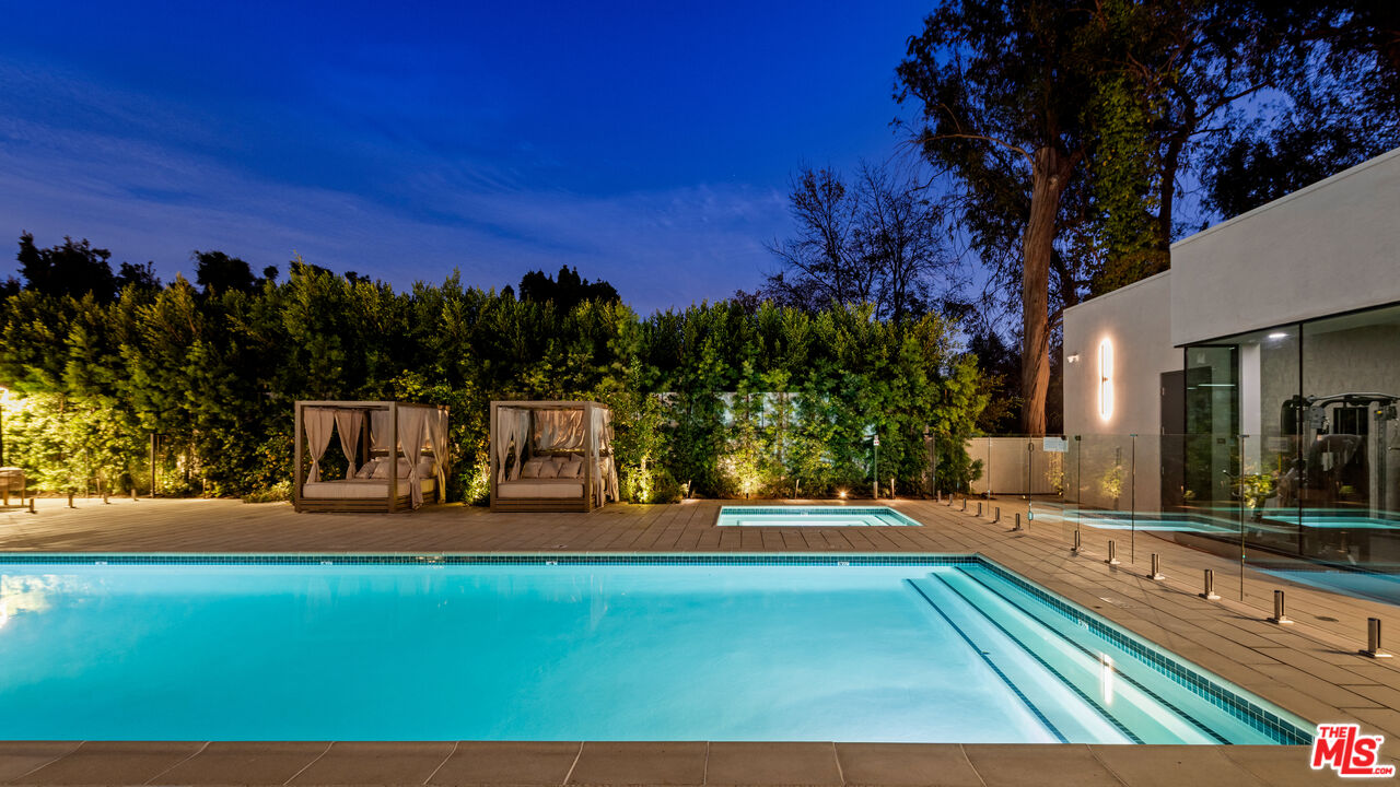 505 S Barrington Ave Unit: 303