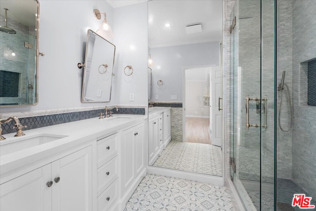 Sophisticated living experience in an unbeatable location