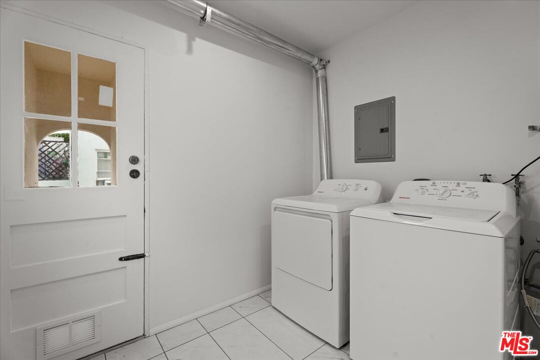 An excellent floor plan for comfortable living and effortless entertaining