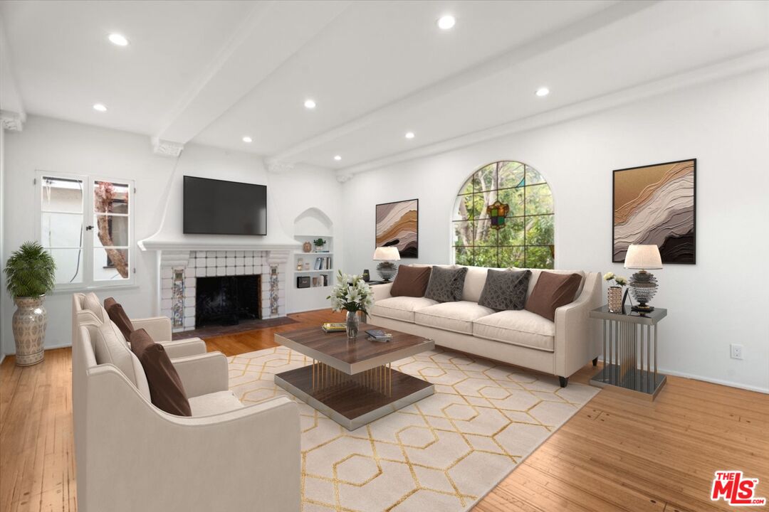 An excellent floor plan for comfortable living and effortless entertaining