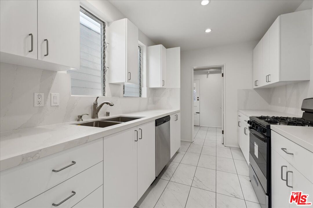 An excellent floor plan for comfortable living and effortless entertaining