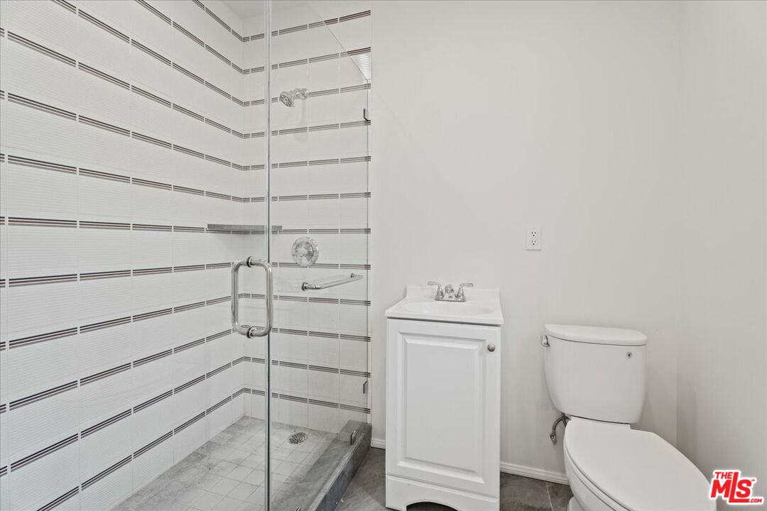 An excellent floor plan for comfortable living and effortless entertaining