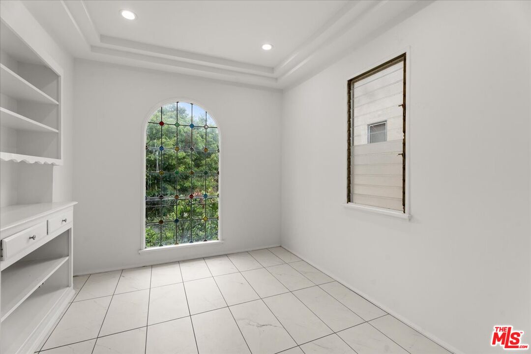 An excellent floor plan for comfortable living and effortless entertaining