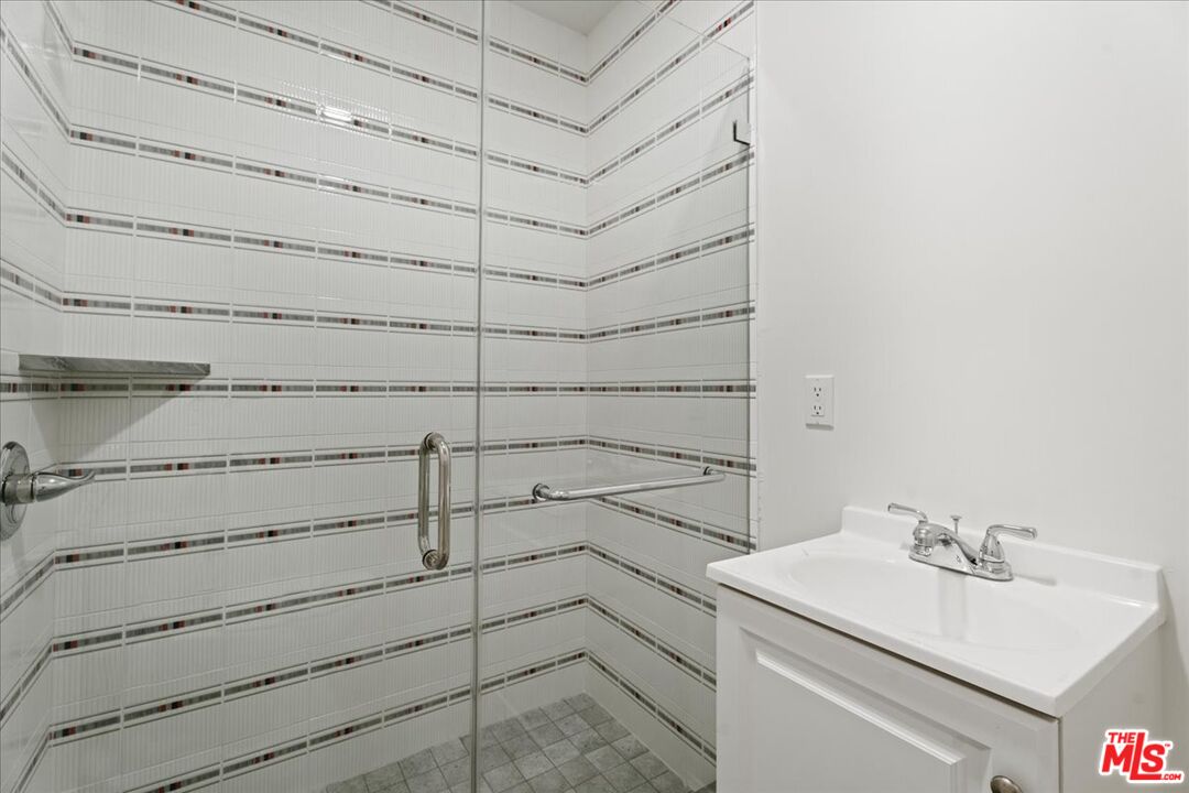 An excellent floor plan for comfortable living and effortless entertaining