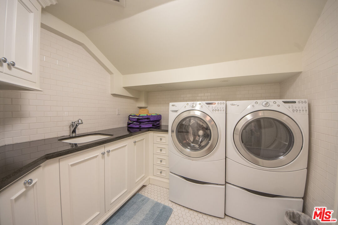 80 foot lot on exclusive Broad Beach