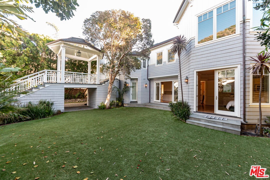 80 foot lot on exclusive Broad Beach