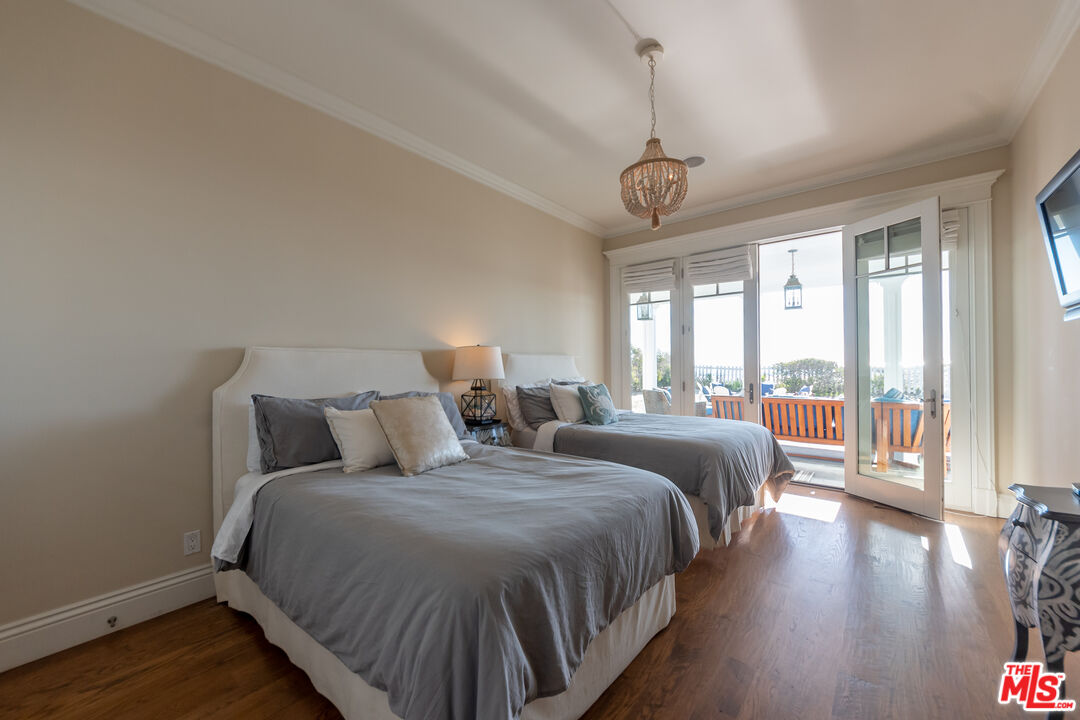 80 foot lot on exclusive Broad Beach