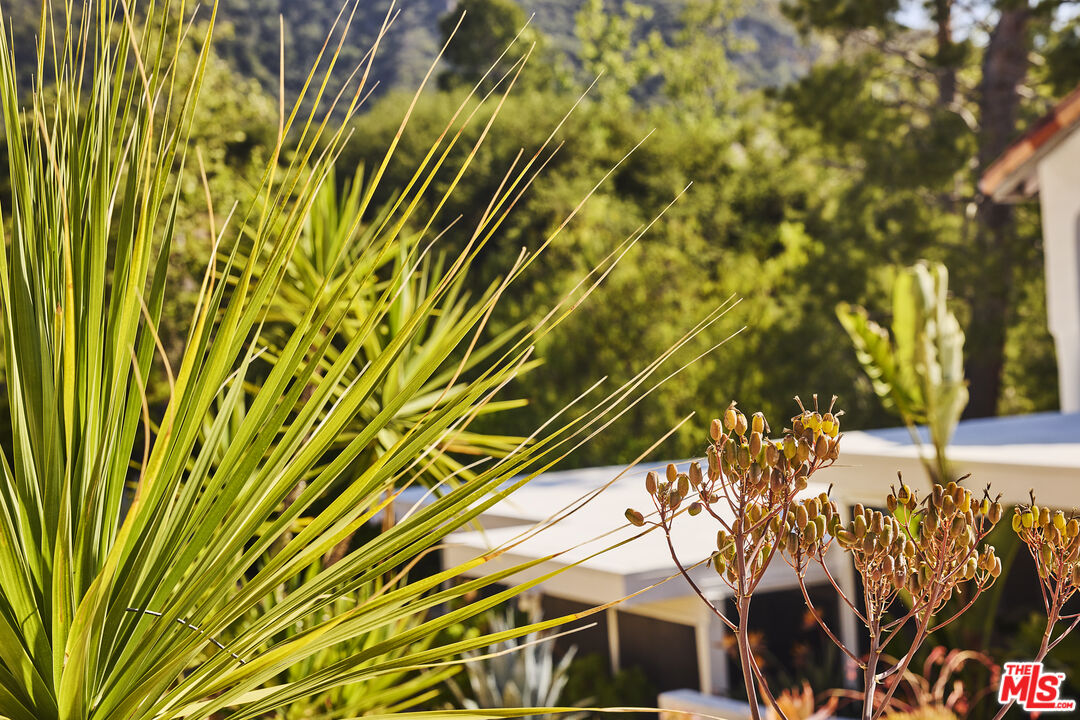 set behind private gates