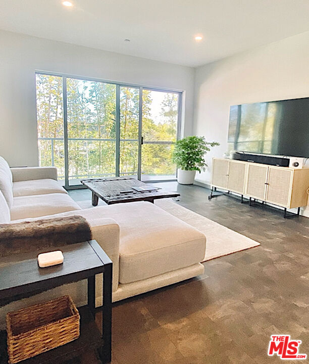 4140 Glencoe Ave Unit: 412