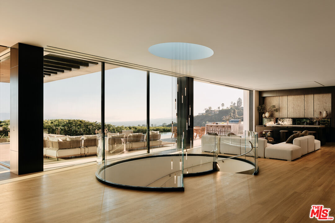 Exquisite Design in the Bird Streets