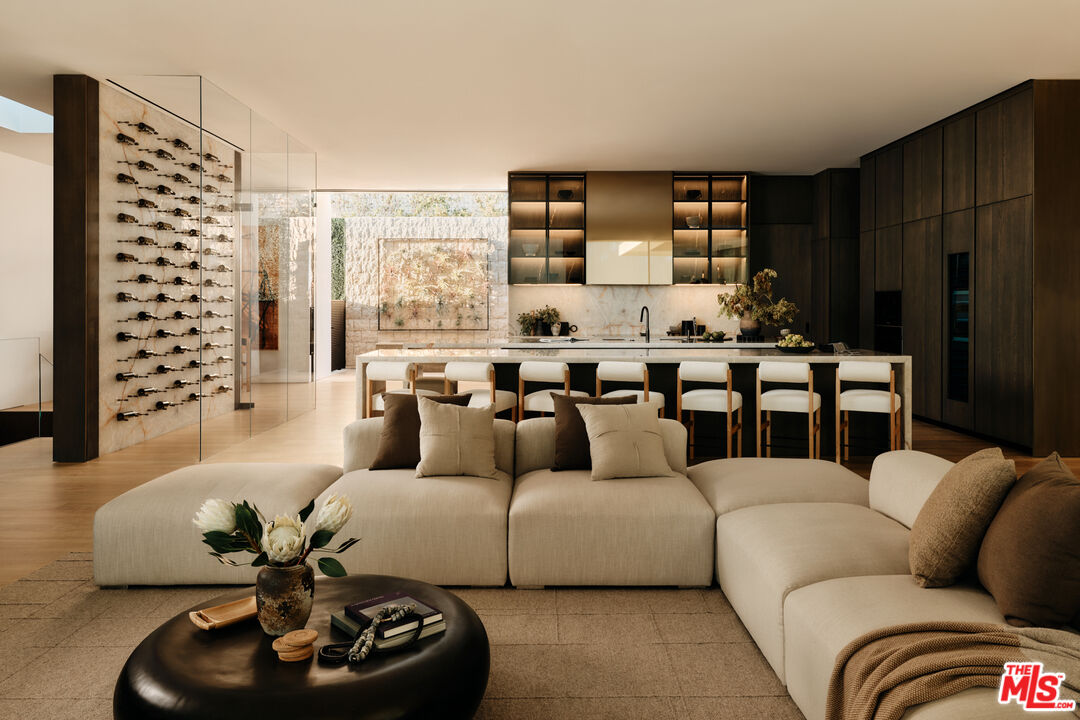 Exquisite Design in the Bird Streets