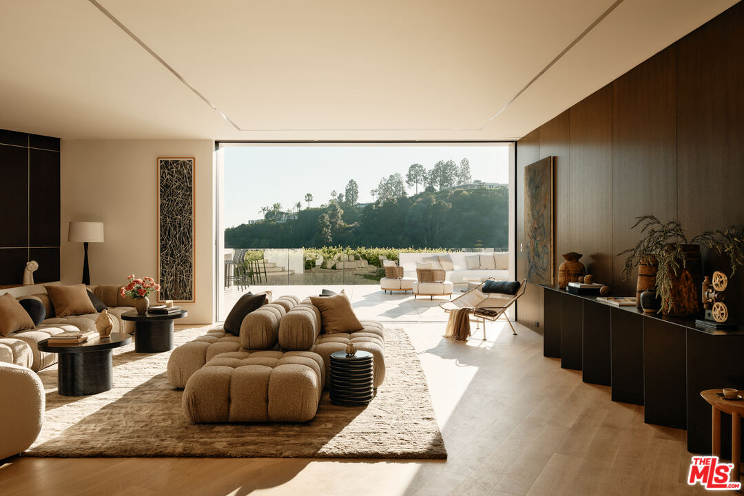 Exquisite Design in the Bird Streets