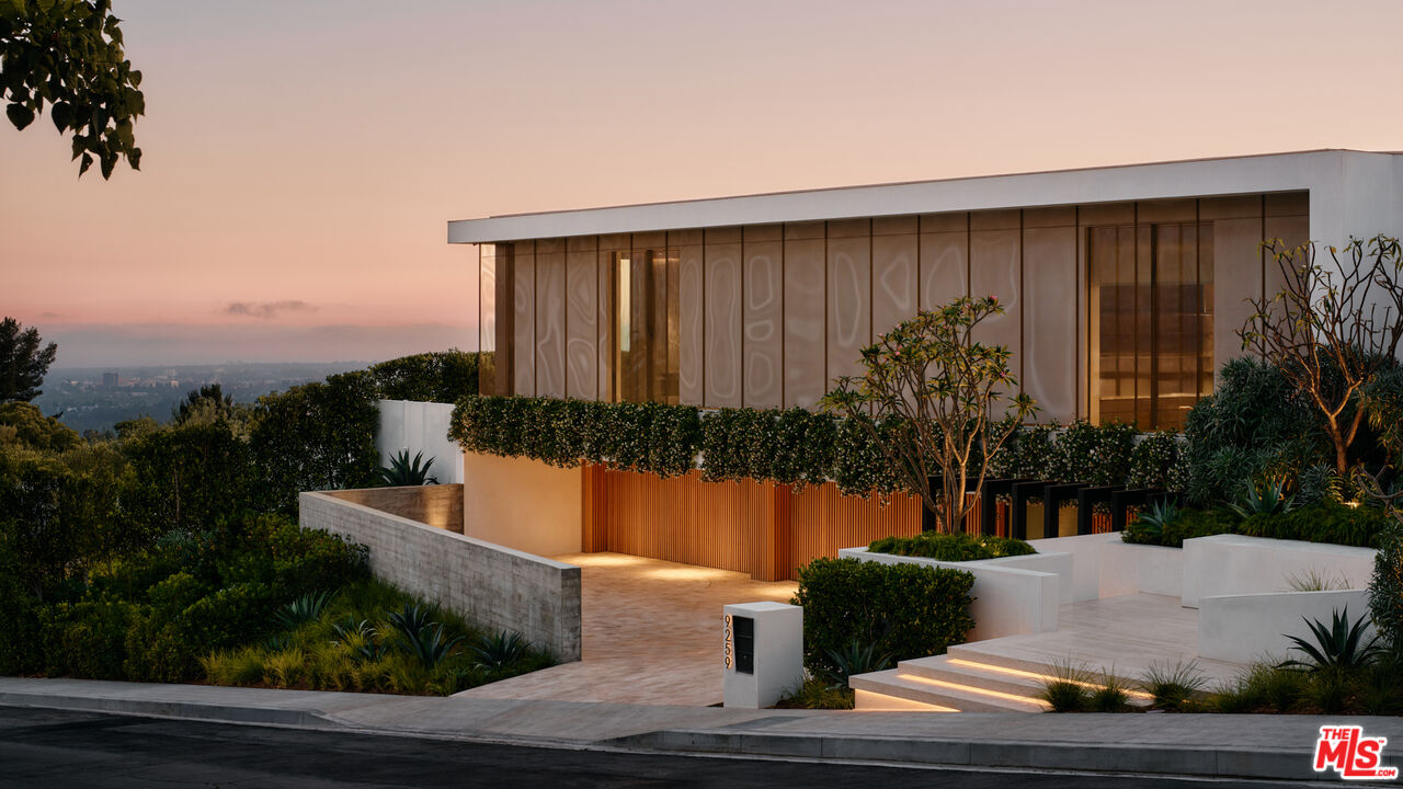 Exquisite Design in the Bird Streets