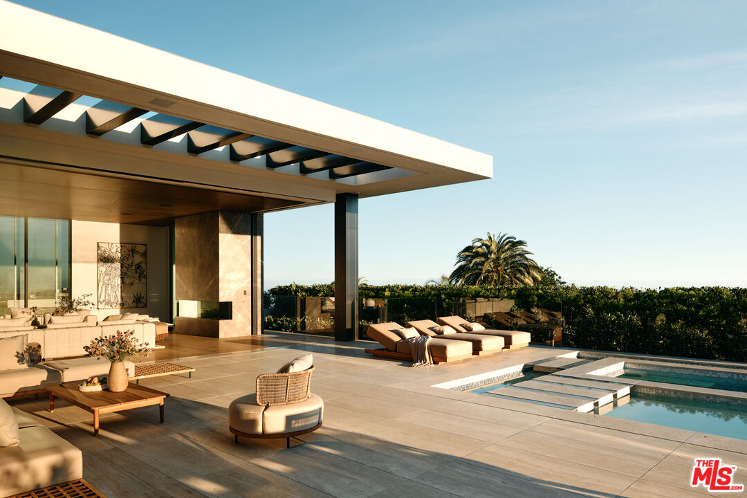 Exquisite Design in the Bird Streets