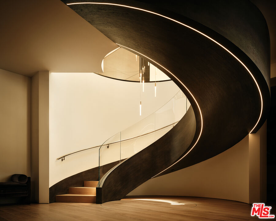 Exquisite Design in the Bird Streets