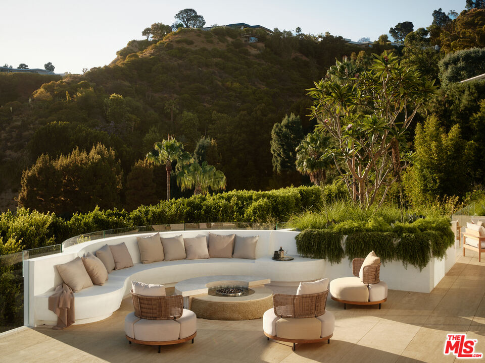 Exquisite Design in the Bird Streets