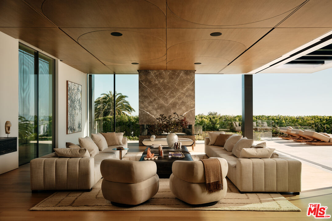 Exquisite Design in the Bird Streets