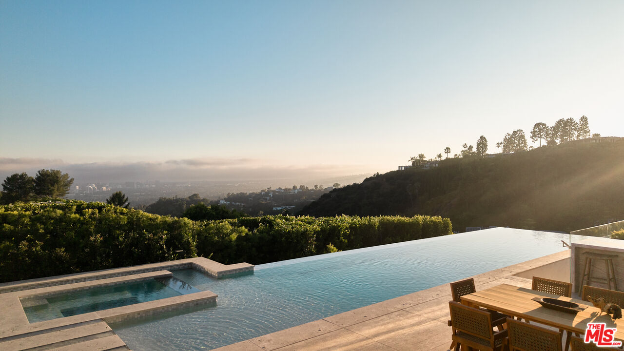 Exquisite Design in the Bird Streets