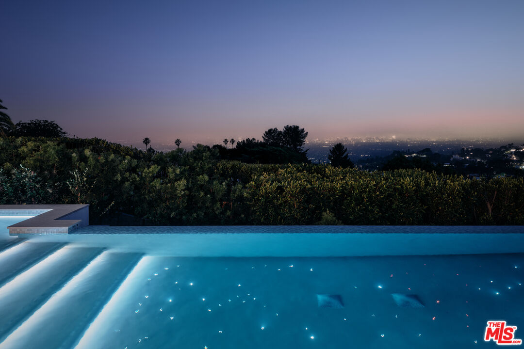 Exquisite Design in the Bird Streets