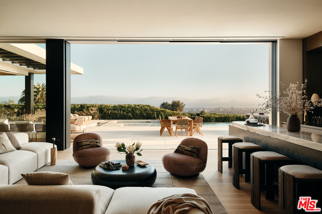 Exquisite Design in the Bird Streets